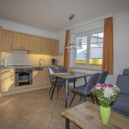 Zum Suedstrand Sellin (Rugen)